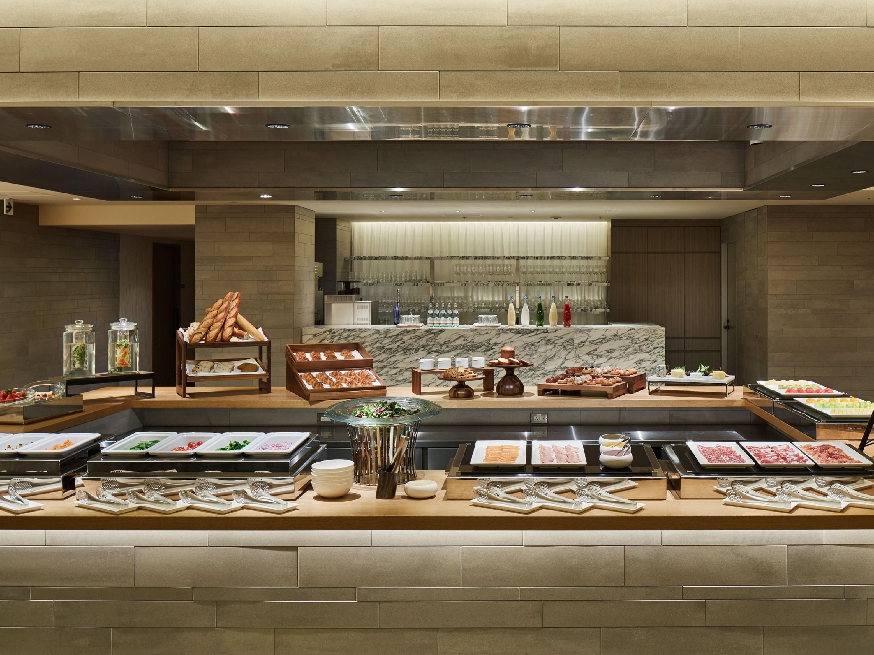 The Thousand Kyōto Exterior foto A buffet at a hotel