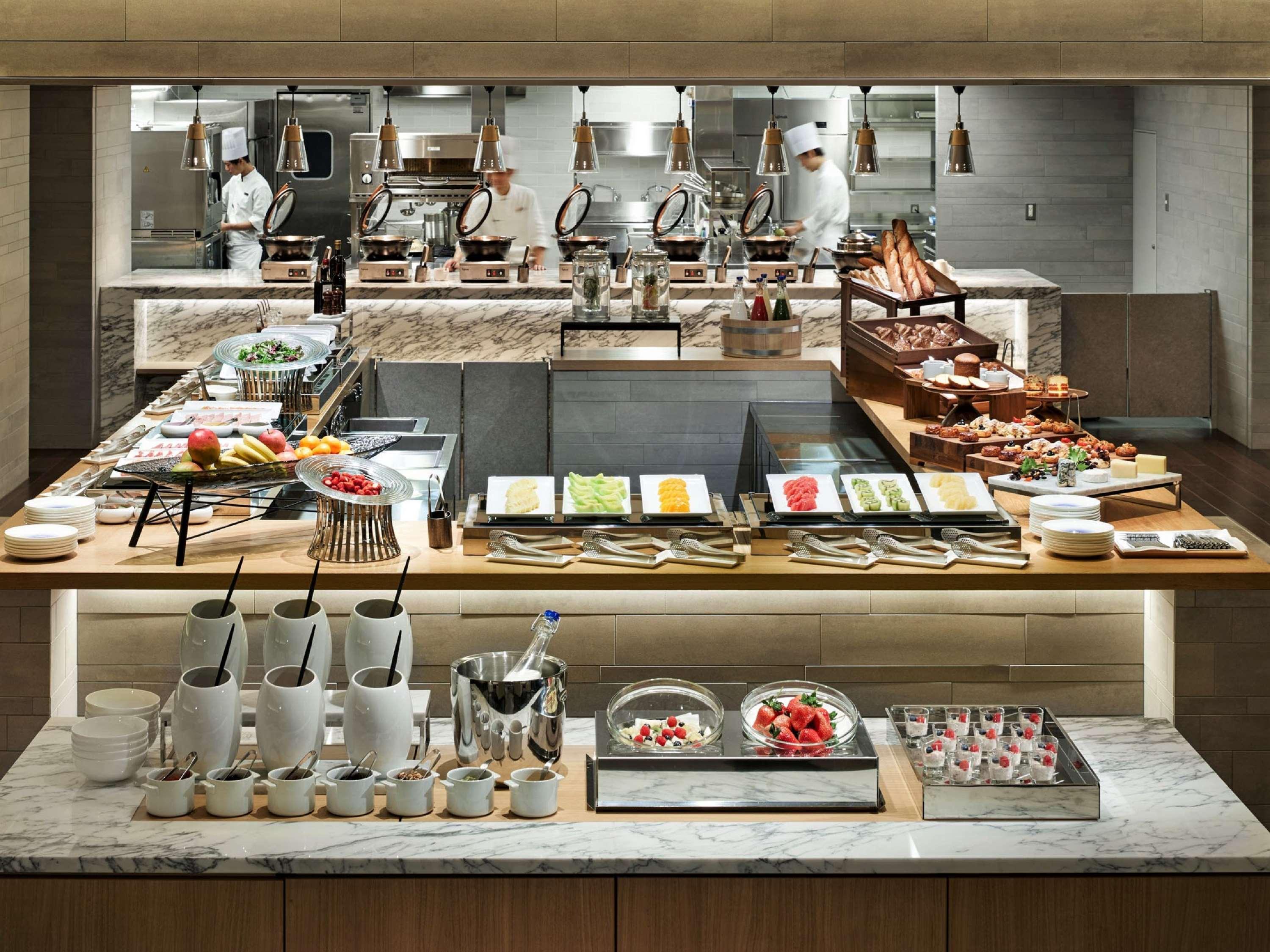 The Thousand Kyōto Exterior foto A buffet at a restaurant