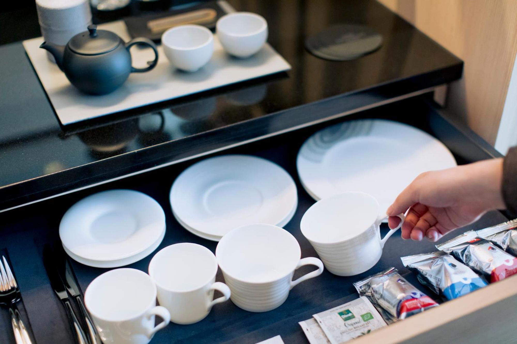 The Thousand Kyōto Exterior foto A drawer filled with tableware
